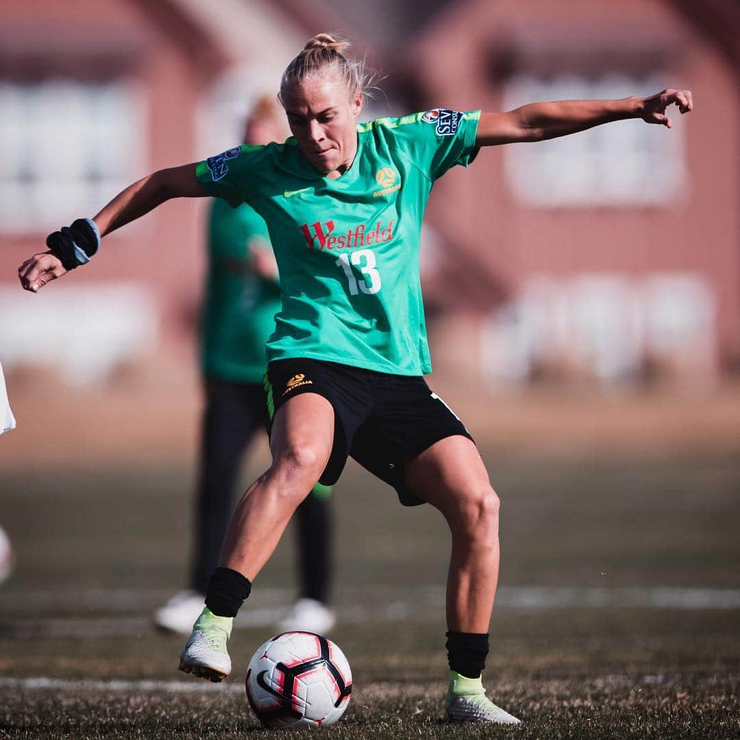 タメカ・バットさんのインスタグラム写真 - (タメカ・バットInstagram)「🇦🇺💚💛⚽️ 📸: @bythewhiteline」4月3日 8時51分 - tamekayallop