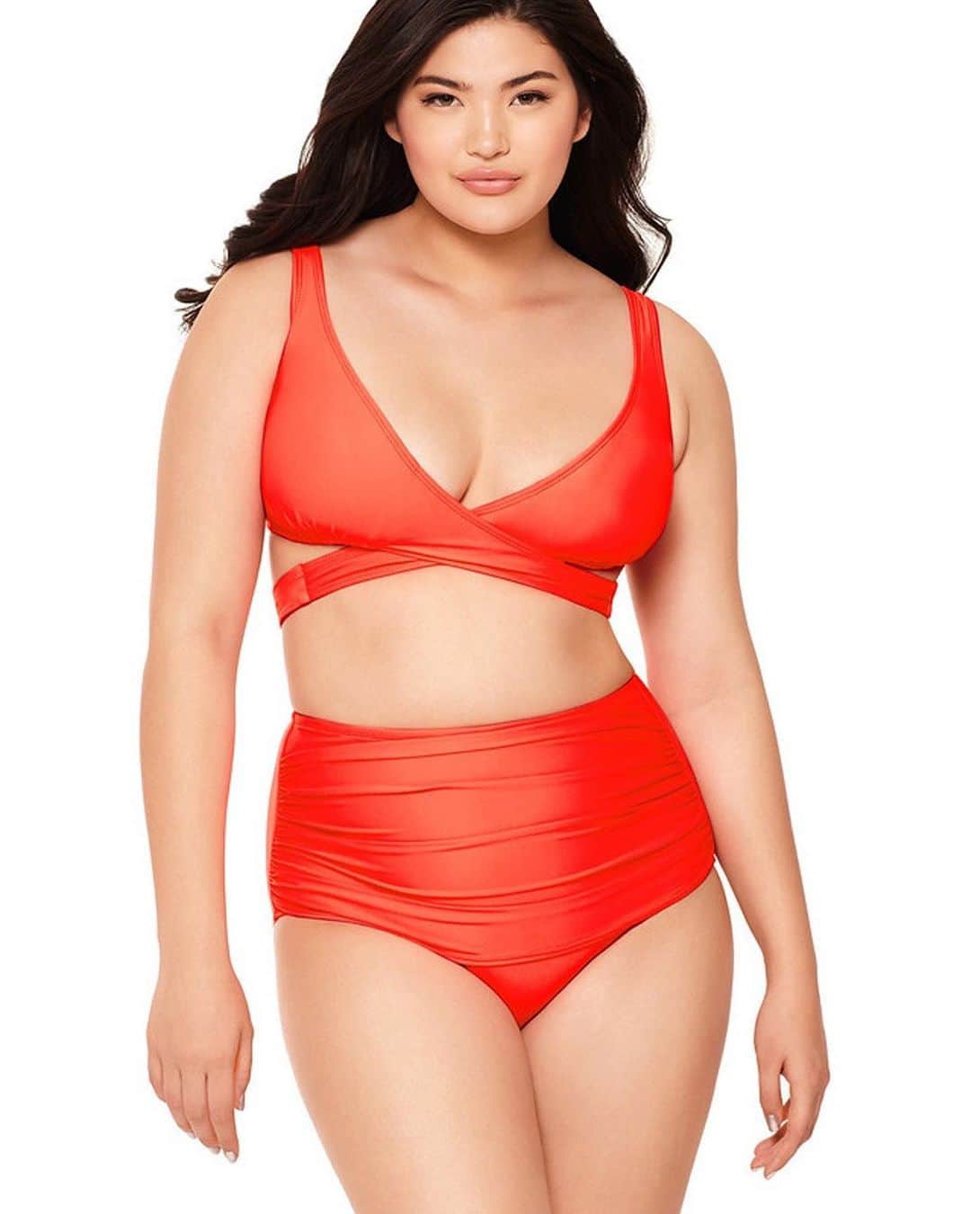 ニコール・ ポリッツィのインスタグラム：「NEW SNOOKINI COLLECTION now available!! We listened to our customers & added a mix & match buying option! Also, styles are available in plus size! We also added extra tummy control for the perfect & comfortable fit! SO EXCITED FOR THESE! 🔥🔥 #snookini  Link in bio ❤️」