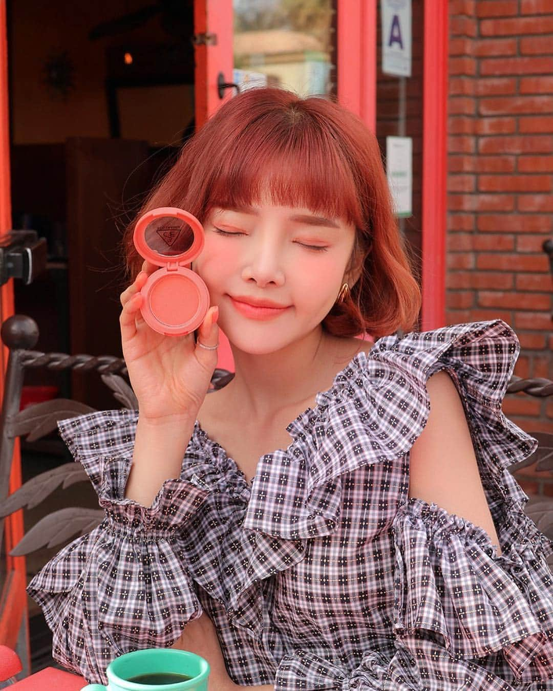 3CE Official Instagramさんのインスタグラム写真 - (3CE Official InstagramInstagram)「#goodmorning 생기 가득 상큼한 하루를 시작하는 방법🏵 3CE FACE BLUSH #FULLOFCHARM #3ce #3cemoodforblossom #3cefaceblush」4月3日 9時23分 - 3ce_official