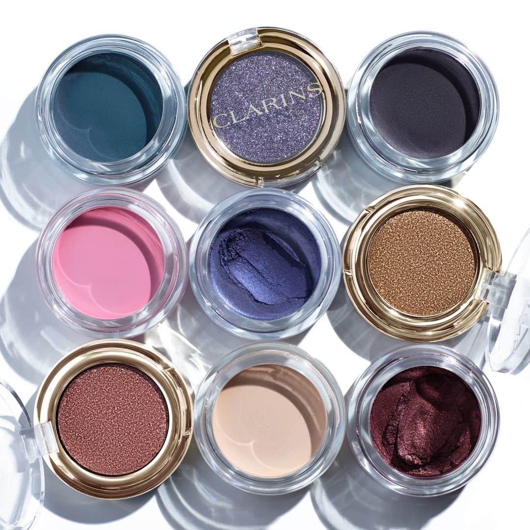 Clarins Canadaさんのインスタグラム写真 - (Clarins CanadaInstagram)「Satin, matte or sparkle? Why don't you take them all! Our new eyeshadows are available in 9 hues and 3 finishes. 🙌 . . . #Clarins #ItsAllAboutYou #ClarinsMakeup #EyeShadows」4月3日 9時30分 - clarinscanada