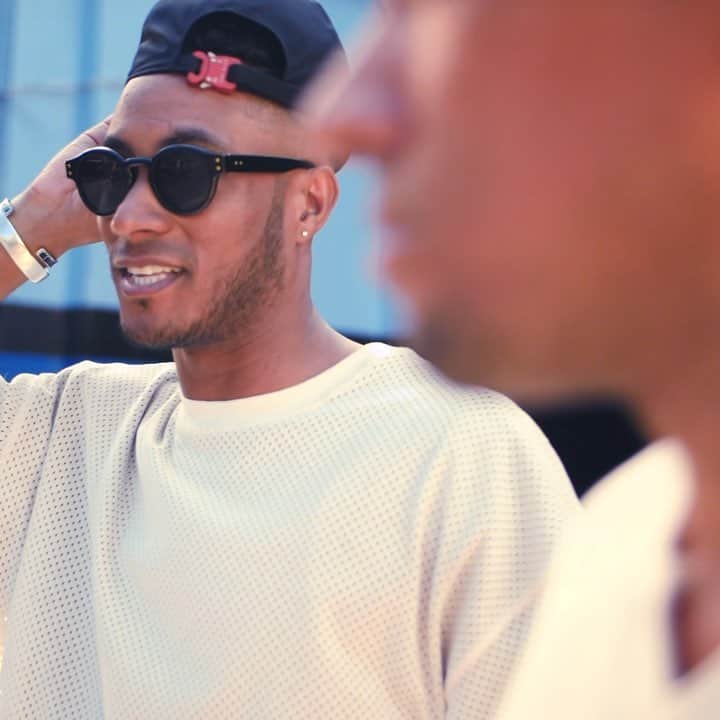 サネリー・ジェームズのインスタグラム：「• 𝐑 𝐔 𝐅 𝐅 •  is out NOW !! [link in bio]」