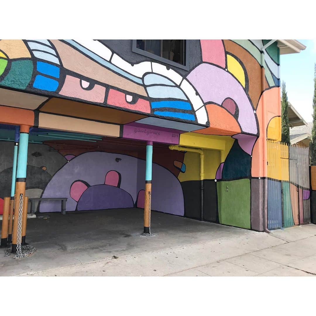 デヴィッド・ギルモアさんのインスタグラム写真 - (デヴィッド・ギルモアInstagram)「Thank you @jms_red for hiring me to unleash the rainbow on your apartment complex. The lower portion is a carport and the upper section is residential. It’s on 7th and Daisy in Long Beach, CA. #davidgilmorestudio  #jmsred #streetart #mural #montanablack #longbeachstreetart #dtlb #montanacans #arteverywhere #unleashtherainbow #graffitiporn #ilovestreetart」4月3日 9時50分 - davidgilmore