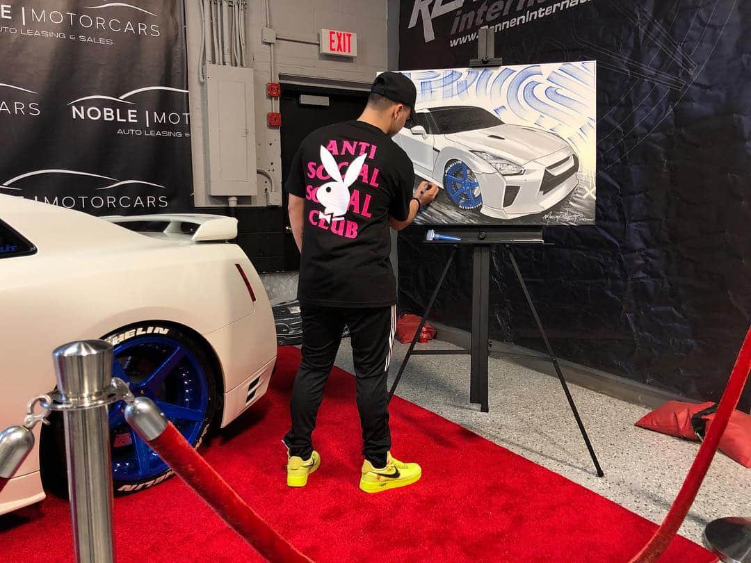 CarsWithoutLimitsさんのインスタグラム写真 - (CarsWithoutLimitsInstagram)「Get your car custom painted on canvas from Canadian Artist @MassimoGiacona 🔥」4月3日 10時07分 - carswithoutlimits