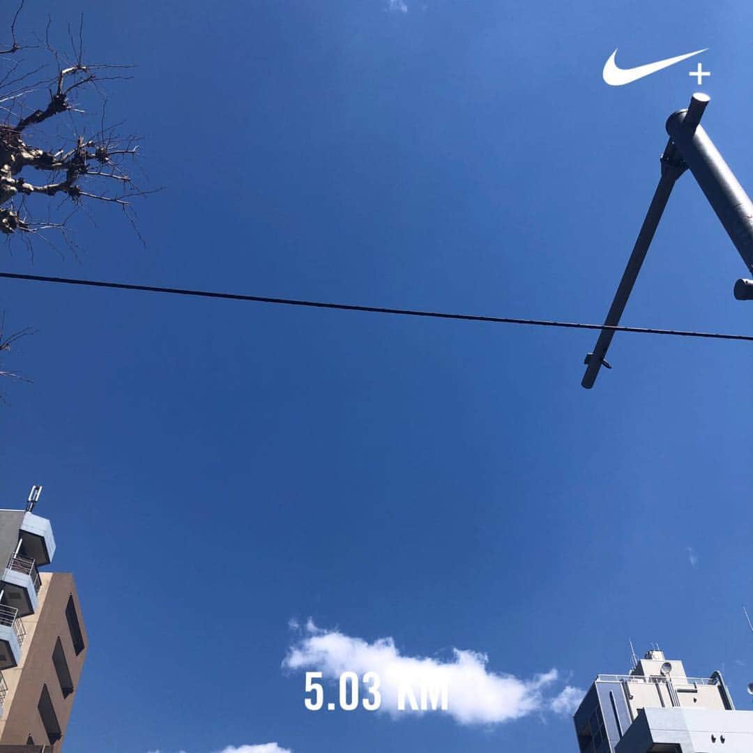 のインスタグラム：「風強めな晴れですね。 昨日よりも体の動きは良き。 なんでも積み重ね。」