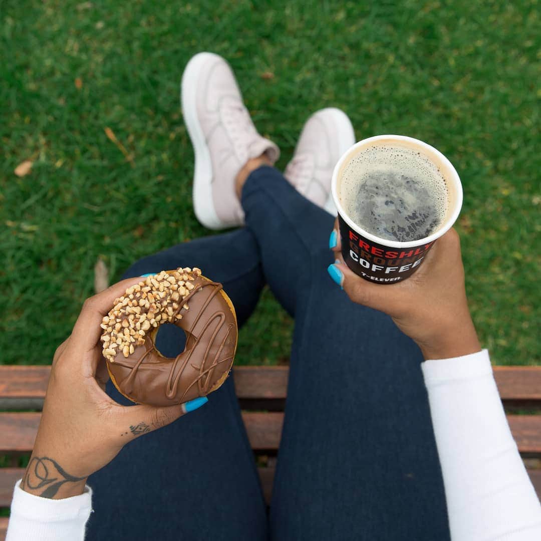 7-Eleven Australiaさんのインスタグラム写真 - (7-Eleven AustraliaInstagram)「Stay loveable and warm like our coffee and doughnuts ☕ 🍩⠀⠀⠀⠀⠀⠀⠀⠀⠀ Our @Krispykremeaustralia doughnuts with Nutella are $3 with any hot drink or 7-Eleven Iced coffee.」4月3日 10時16分 - 7elevenaus