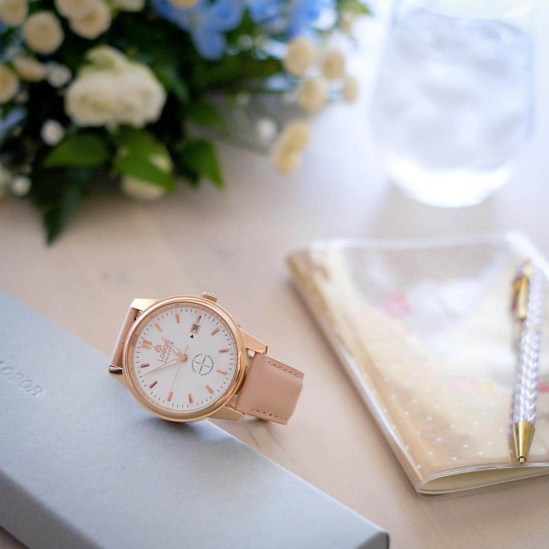 haru.さんのインスタグラム写真 - (haru.Instagram)「. おはようございます☀ . LOBOR @loborjapan さまよりプレゼントしていただいた素敵な時計♡ 打ち合わせや結婚式の時など、 毎日の生活で早速大活躍しています！ . 色々な素敵なデザインがある中で、 私が迷いながらも選んだこちらの時計は、 大きめ文字盤&可愛らしいカラーで、 つけるのがワクワクする腕時計♡ . お気に入りの腕時計がひとつあると、 仕事の時は気分がキリッと引き締まり、 休日は楽しみな予定がもっと楽しくなるような、 そんな素敵な時間を演出してくれる気がします🌸 これからの季節にぴったりのカラーもお気に入り♡ . . 素敵なloborの時計をお得に購入できるクーポンもありますよ！ ●クーポンコード 【 colorful.haru_tk19 】 ＊10パーセントオフになります！ . 他にも素敵な時計がたくさんあるので、 ぜひ公式サイトをチェックしてみてくださいね！ . .  #lobor #ロバー #腕時計 #時計 #手元倶楽部」4月3日 10時11分 - colorful.haru_tk19