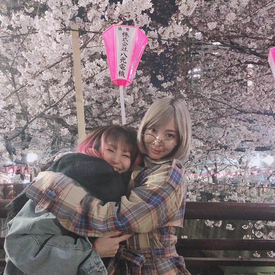 LiSAさんのインスタグラム写真 - (LiSAInstagram)「お花見にわすれちゃいけないもの #可愛い子と桜🌸 @hinaofficial0313  #SILENTSIREN #LiSA #りさふぉと」4月3日 10時14分 - xlisa_olivex