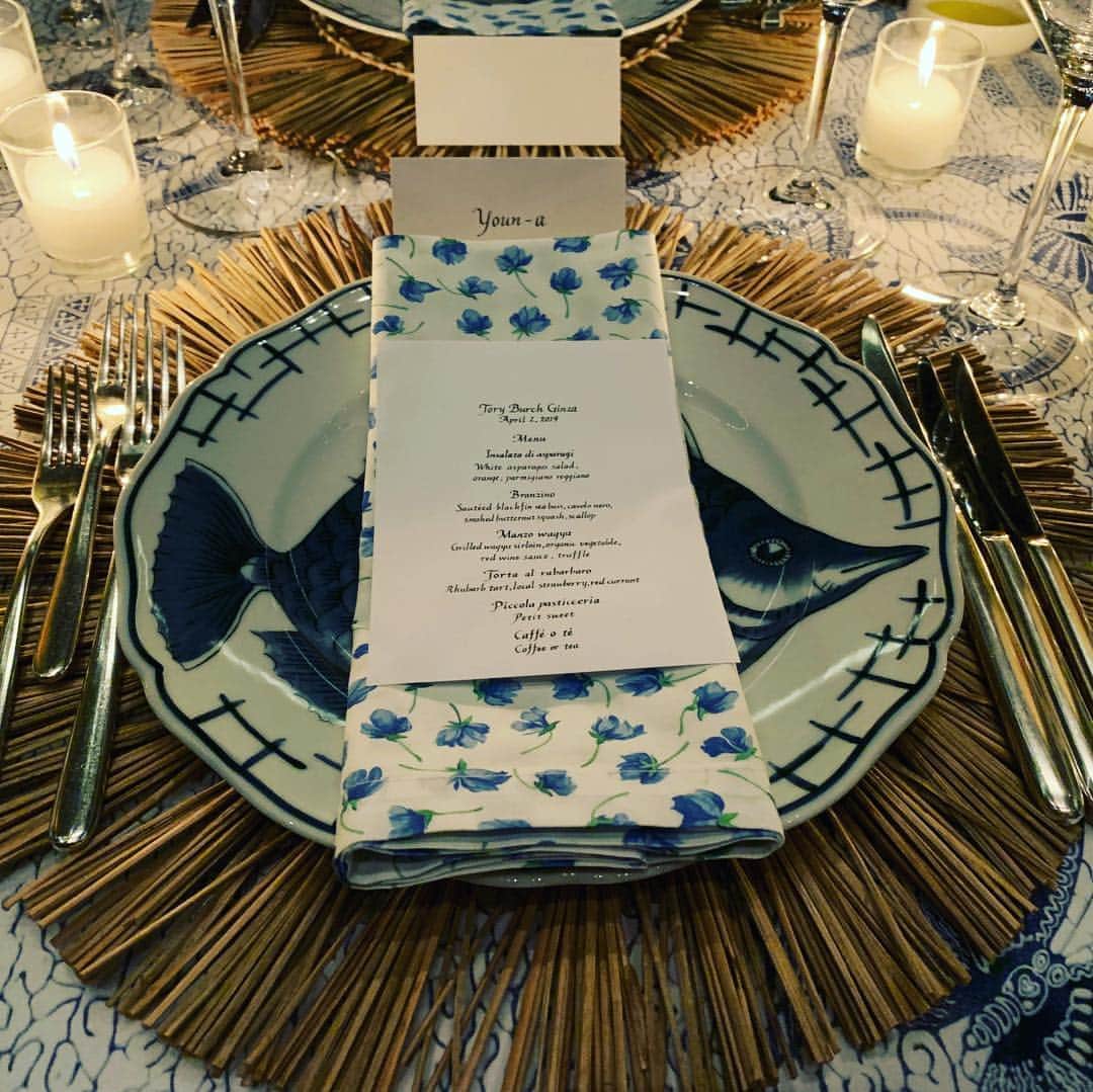ヨンアさんのインスタグラム写真 - (ヨンアInstagram)「凄く素敵なテーブルで 楽しいディナーでした！🥂 @toryburch」4月3日 10時18分 - youn1029