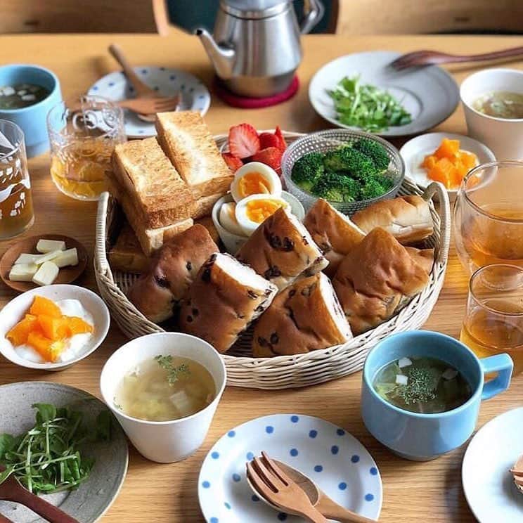 Locariのインスタグラム：「【4月も始りワクワクと心踊る季節！美味しい朝ごはんを食べて新学期も頑張りましょう♡】 photo by @mikasko さん . . #野菜#vegetable#朝ごはん #朝飯 #新学期 #おうちごはん #うちごはん #グルメ #ごはん #ランチ #食卓 #料理 #グルメ #手料理 #ワンプレート #クッキング #献立 #作り置き #今日のごはん #おうちカフェ #スイーツ #デザート #ケーキ #おやつ #暮らしを楽しむ #豊かな食卓 #クッキングラム #カフェスタグラム #おうちごはんlove#ワンプレート#おうちカフェ」