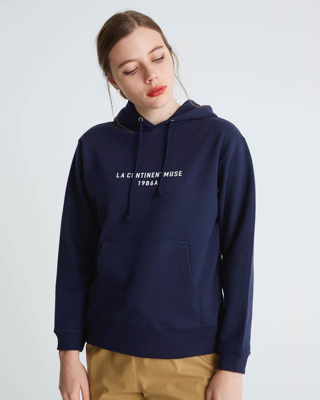 のインスタグラム：「. SWEAT	HOODIE(LA CONTINENT) . . #リタジーンズトーキョー #ritajeanstokyo#tokyo#online#store#styling#coordinate#fashion#sweat#sweatshirts#hoodie#graphic#navy#logo#zozotown#zozo#isetan#isetanshinjuku#tokyobrand#tokyofashion#madeinjapan#rita」