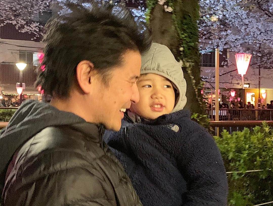 小堀ケネスさんのインスタグラム写真 - (小堀ケネスInstagram)「Went to go see the cherry blossoms last night! 🌸  昨夜は家族でプチお花見して来ました〜！😊 #notdrunk #littledean #mommy #daddy #cherryblossom #鬼ママ #ディーン君 #家族 #お花見 #最高  @mariakamiyama」4月3日 10時34分 - kenkob0903