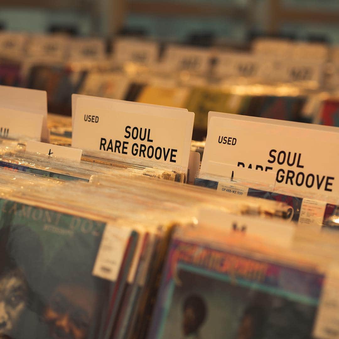 DJ U-ICHIさんのインスタグラム写真 - (DJ U-ICHIInstagram)「🍩 #towervinyl 新宿のタワレコにアナログのフロア。 ビルの上から掘るのは新鮮です。 眺めもいい。 . . . #tokyo #shinjuku  #towerrecords  #vinyl #12inch #7inch #33rpm #45rpm #raregroove #soul #jazz #funk #hiphop #rb #dj #djlife #djwork」4月3日 10時29分 - djuichi_official