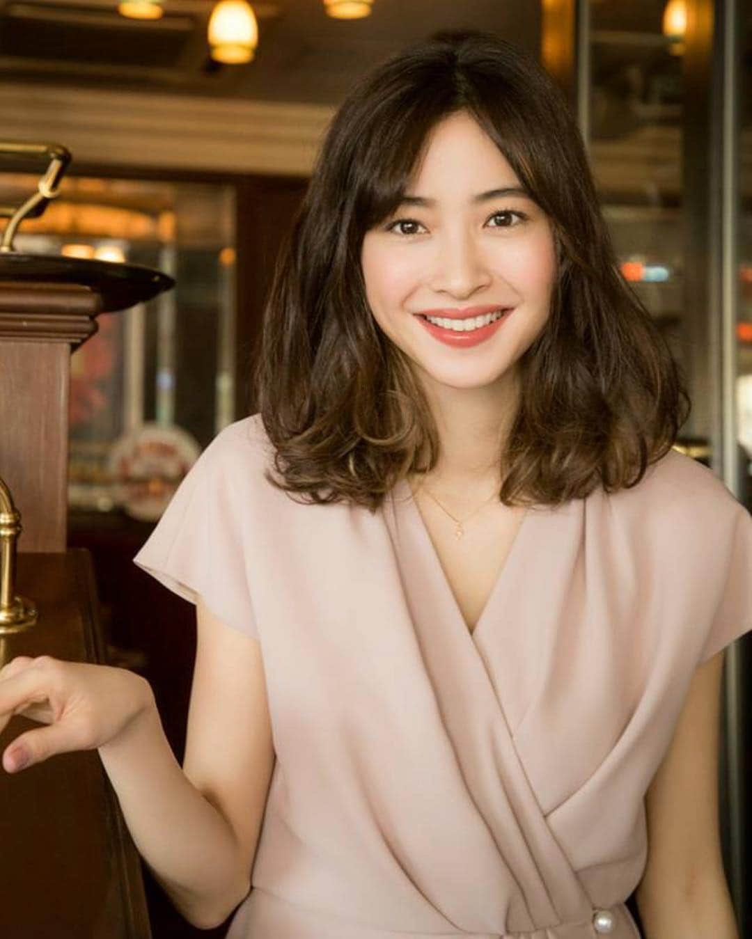 千吉良恵子さんのインスタグラム写真 - (千吉良恵子Instagram)「#マキア#5月号 #春の出会いシーン別正解メイク #1枚目#ママ友とランチ #2枚目#同窓会 #カメラマン#菊地泰久 #スタイリスト#高垣鮎美　 #モデル#絵美里 #ヘアーメイク#千吉良恵子 #cheekone #😊💕🍀 #メイクは楽しい💄💕 詳しくはマキア5月号をみてね❣️ #実用的なメイク編💄💕」4月3日 10時32分 - chigirakeiko