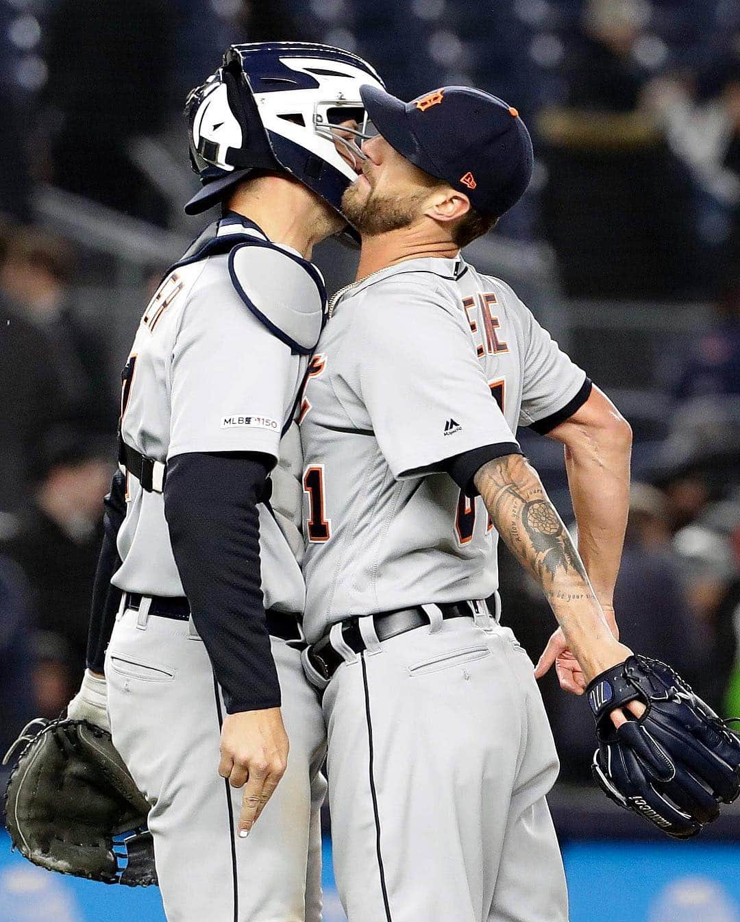 デトロイト・タイガースさんのインスタグラム写真 - (デトロイト・タイガースInstagram)「High fives for a #TigersWIN!  #MotorOn」4月3日 10時38分 - tigers