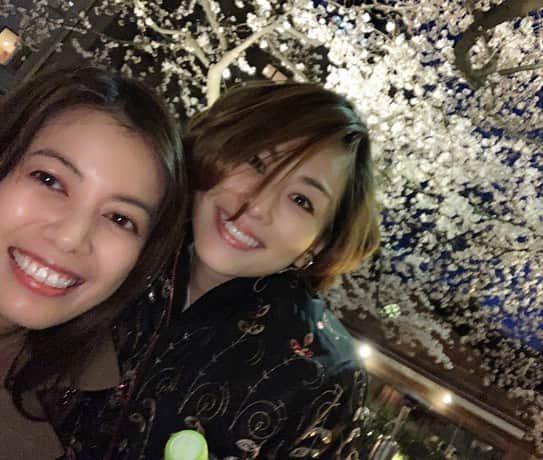 中林美和さんのインスタグラム写真 - (中林美和Instagram)「大好きな人と今年初お花見へ！ あぁ楽しかった〜🌸 . 須賀シェフ @yosuke_suga  素敵なお店おめでとう🥂 . #cherryblossom#spring#sakura#お花見#桜#夜桜#米倉涼子#美しい人#cancam時代から#大好きなパイセン#お誕生日プレゼントありがとう 🌸🌸🌸#sugalabo#スガラボ#須賀洋介#須賀シェフ#素敵なお店#おめでとう 🌸🌸🌸」4月3日 11時00分 - miwanakabayashi