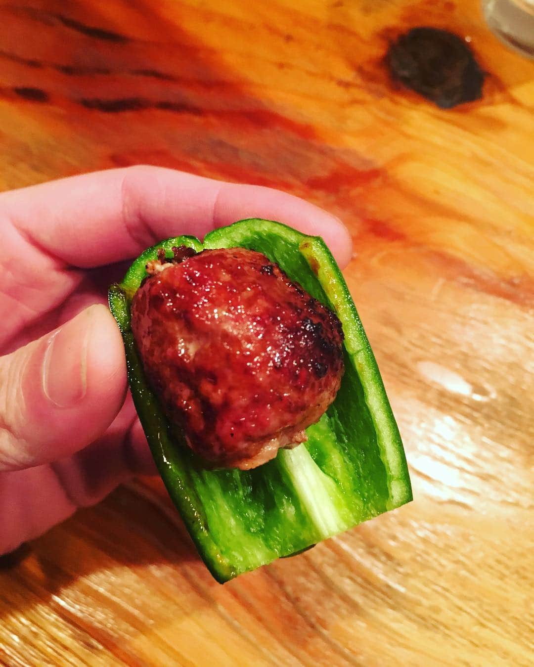 落合モトキのインスタグラム：「ピーマンとつくね😊 🍞🍞🍞🍞🍞」