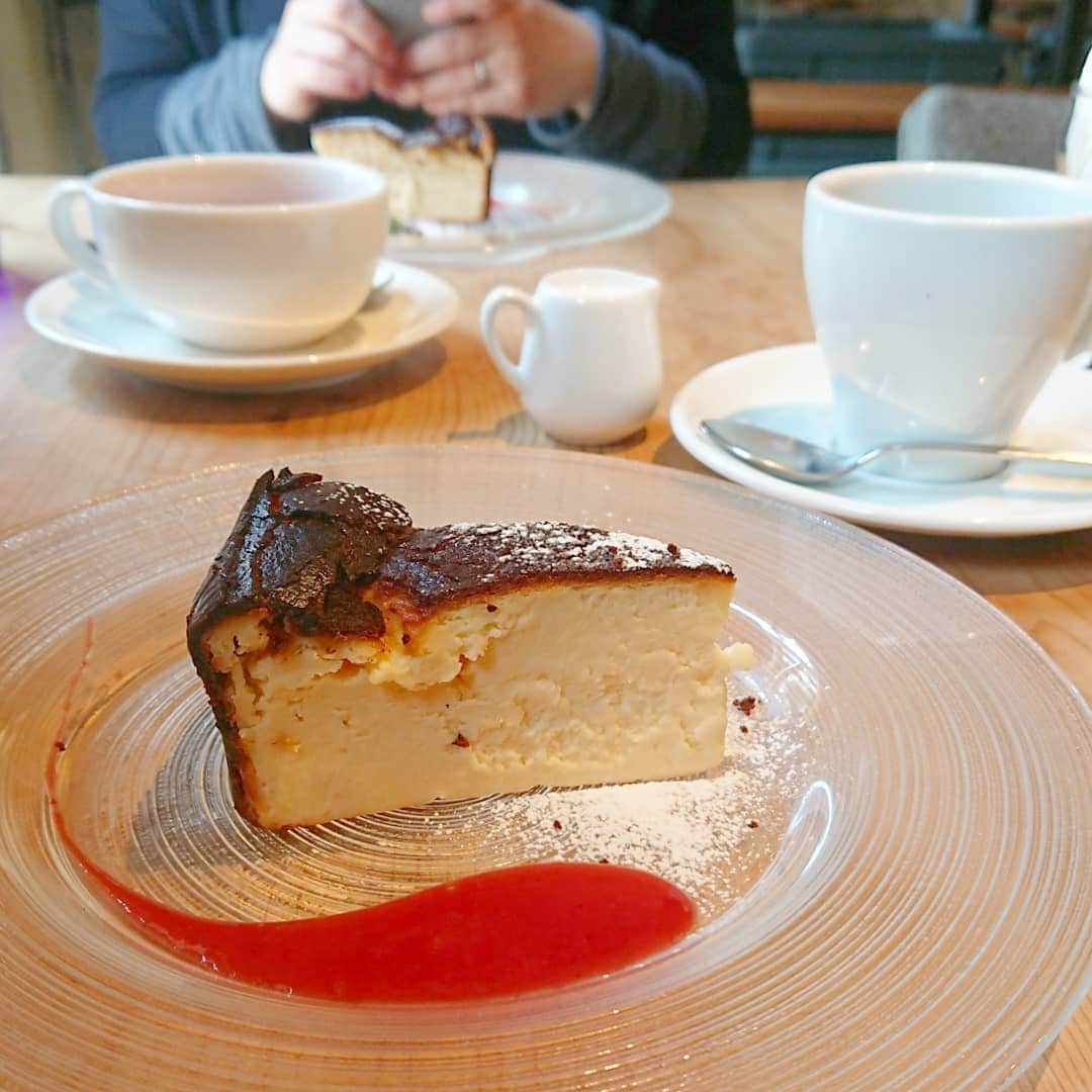 おおぬまゆきさんのインスタグラム写真 - (おおぬまゆきInstagram)「. . 帰る前にもう一食、しました。(笑) . まず、チアさんとnicoさん @nicokigi に行き(写真撮り忘れ！)、可愛いイヤリングを購入。 . そして、りょうこちゃんも合流して芦屋でランチ。 . また笑いすぎて、食べすぎた！ お二人とも、いつもありがとうー💕 . . この後、電車から新幹線とサクサク進み、ウトウトしてたら東京でした。 . . 秋か冬は、りょうこちゃんのsorajiさんでワークショップの予定です。 関西の皆さま、どうぞよろしくお願いいたします!! . . . #芦屋 . . .」4月3日 11時16分 - yuki0207float