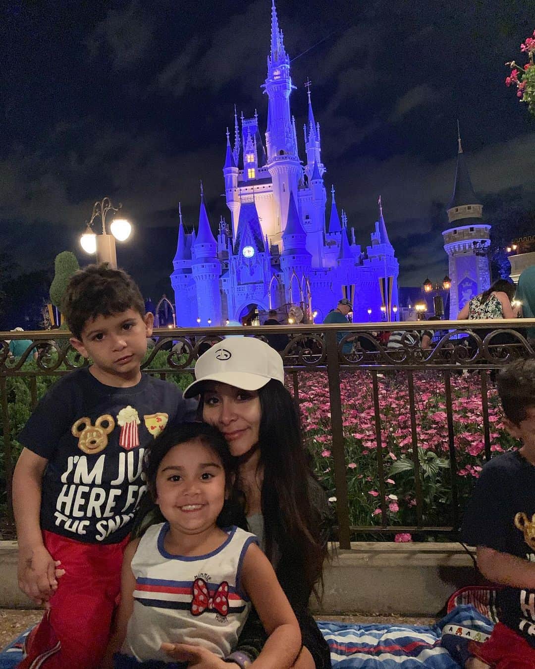 ニコール・ ポリッツィのインスタグラム：「I cried twice during Happily Ever After. 🙏🏽⭐️ #Magical」