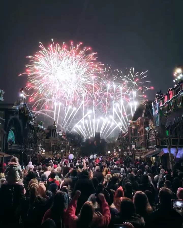Cubby Grahamのインスタグラム：「On our recent trip to Disneyland we had a lot of fun creating IG Stories. I just added a few of our favorites to a Disneyland Highlight on my profile so you too can relive the magic and sing-a-long 🎶🐭🎶 Lmk if you have a fave.  #getyourearson」