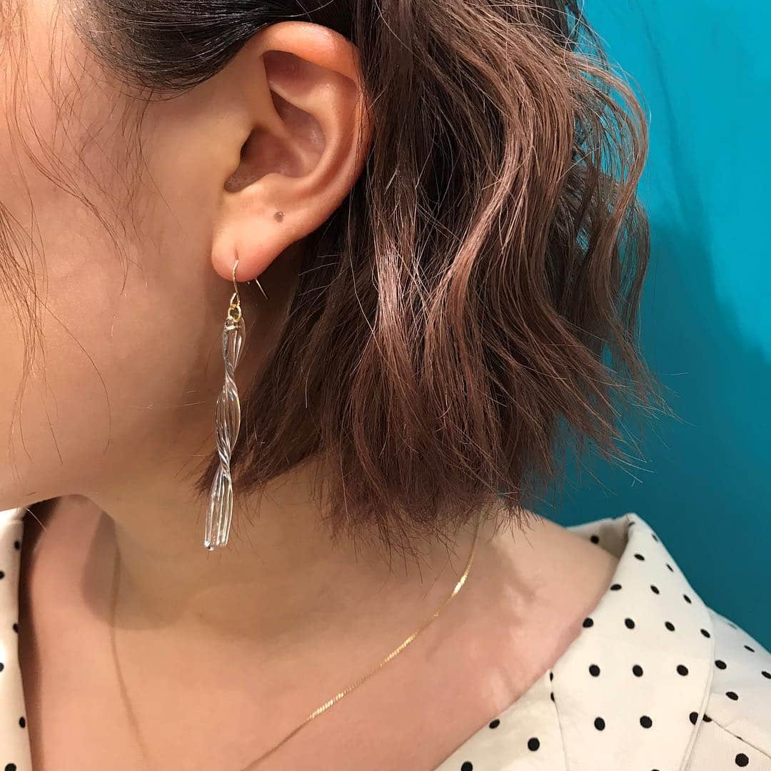 ペリエ千葉さんのインスタグラム写真 - (ペリエ千葉Instagram)「【本館1F/cui-cui】 . HARIOのガラスアクセサリーが沢山入荷致しました！！ . 耐熱ガラスを使用していますので透明感が強く、職人さんが1つひとつ手作業で作っています。それぞれ名前がついているのも、このHARIOガラスアクセサリーの特徴にもなっています☆透明なので、季節も問わずにお使いいただけますよ♪ . 是非店頭に遊びにいらしてくださいね！皆様のご来店、お待ちいたしております♪ . #cuicui #cuicuiaccessary #accessary #HARIO #HARIOガラス #キュイキュイ#キュイキュイアクセサリー #アクセサリー #ハリオ #ペリエ #ペリエ千葉 #perie」4月3日 11時44分 - perie_chiba