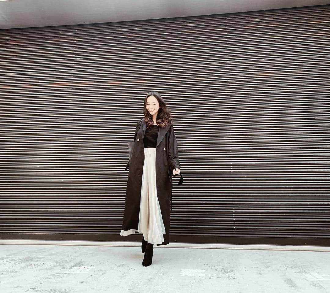 山崎みどりさんのインスタグラム写真 - (山崎みどりInstagram)「私服。﻿﻿ ﻿﻿ ハイウエストのチュールスカートに﻿﻿ ﻿﻿ @siestepeau のマキシ丈のトレンチコート。﻿﻿ ﻿﻿ 基本コートは結構長めなマキシ丈が好き❤︎﻿﻿ ﻿﻿ 暖かかったり寒かったりするから﻿﻿ 昼はこれで充分だけど夜は寒いんだろーな。﻿﻿ ﻿ ﻿ ﻿ ところで5月12日﻿ に撮影会します^_^！﻿ ﻿ ﻿ ［スタイルコーポレーション］→［撮影会スケジュール］から検索してね🙌🏻﻿ ﻿ ﻿ ﻿ ﻿﻿ ──────────────────────────﻿﻿ ﻿#トレンチコート #トレンチコートコーデ #ハイウエストスカート #春コーデ #脚長コーデ #ゆるふわコーデ #coordinate #springfashion #マキシ丈コート #ハイウエスト #ゆるふわ #私服 #コーディネート ﻿#チュールスカート #チュールスカートコーデ #ハイウエストチュールスカート ﻿﻿#springsummer2019 #siestepeau #撮影会 #撮影 #ポートレート」4月3日 11時36分 - midori_yamasaki_