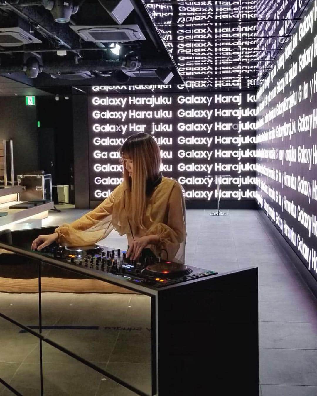 DJ mariennuのインスタグラム：「#Galaxyharajuku  #dj してきました🙌 ありがとうございました🎧❤️ ・ ・ ・ #Galaxy #harajuku #japan #tokyo #music #djlife #musiclife #housemusic #Latin #randb #cdj」