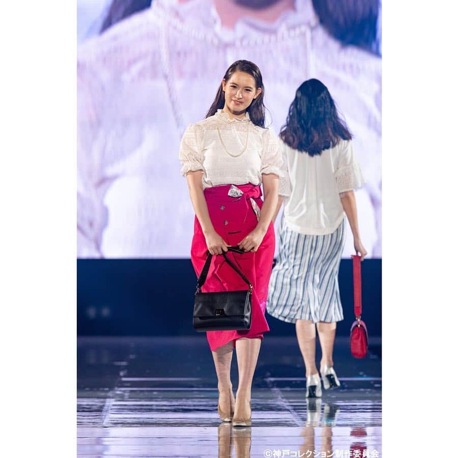 神戸コレクションのインスタグラム：「. . . 神戸コレクション 2019 SPRING/SUMMER -ガールズフェスティバル- OFFICIAL PHOTO . ▽BRAND▽ Dear Princess(@dearprincess9178) . ▽MODEL▽ #トラウデン直美 #宮本茉由 #石川恋 . #kobecollection #神戸コレクション #kobecollection_official #神戸コレクション公式 #神コレ #2019ss #神戸コレクション2019ss #ガールズフェスティバル #fashionshow #fashion #model #brand #styling #dearprincess」