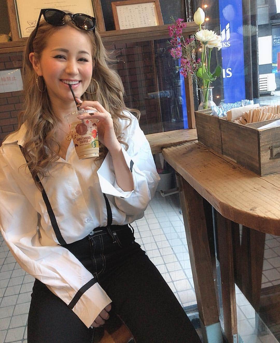 LORYのインスタグラム：「はろー(*⁰▿⁰*)へへへっ😁💓 . 最近また寒いね🥺 もう４月なのにーー #cafetime #17kg #looory」