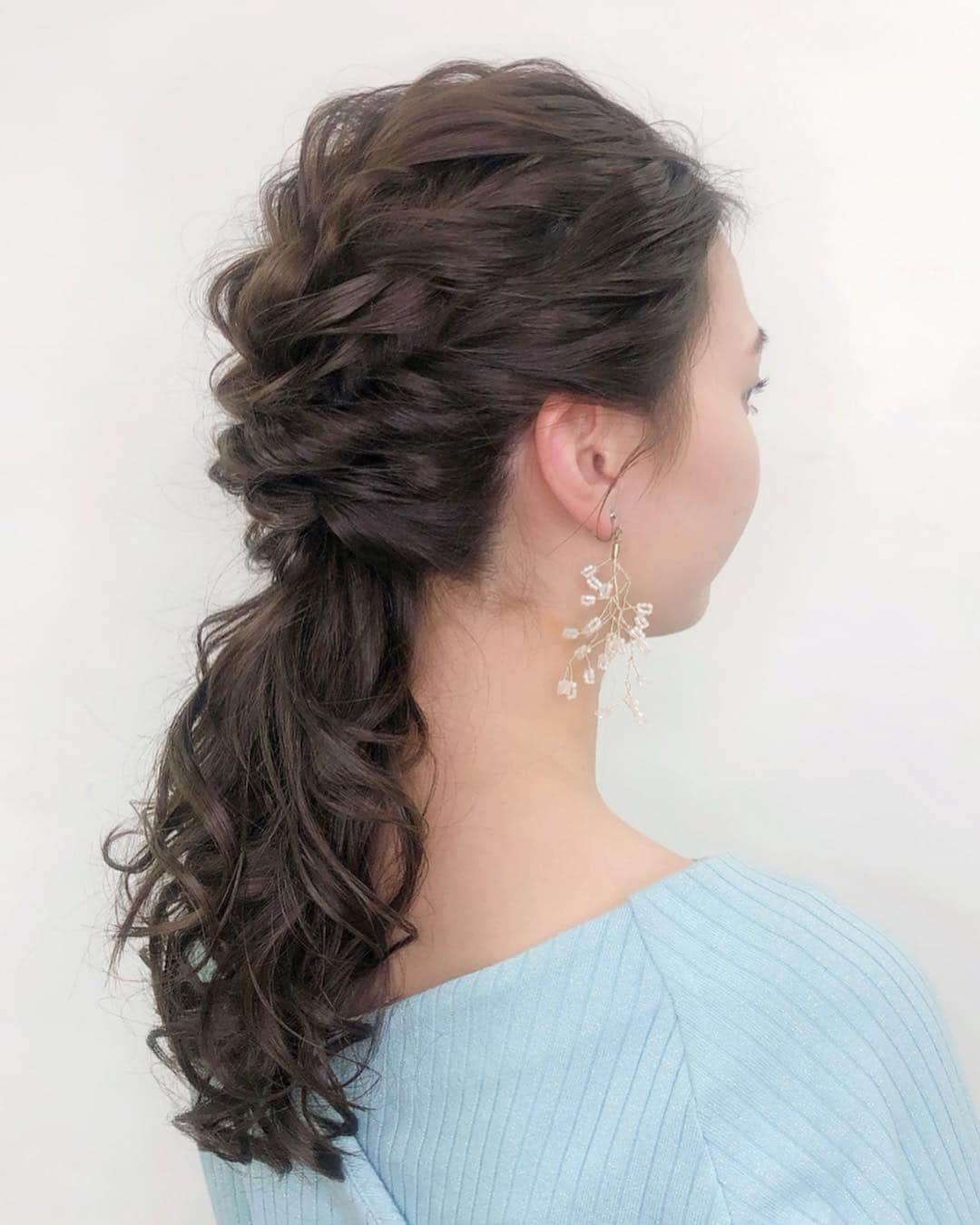 ヘアメイク&ネイル専門店 アトリエはるかさんのインスタグラム写真 - (ヘアメイク&ネイル専門店 アトリエはるかInstagram)「. 【アトリエはるかおすすめヘアアレンジ】 . . こちらは、 石川 舞(@atelierharuka_ishi )の が担当しました！ モデルさんはかえでさん（@kae_o_6） . . 《ヘアセット》  関東エリア 2,900円＋税（20分）  地方エリア 2,700円＋税（20分） . .  #アトリエはるか #ヘアアレンジ #ヘアセット  #あみおろしアレンジ  #美容師 #ヘアメイク #結婚式 #ウェディング #ブライダル #ブライダルヘア #プレ花嫁 #花嫁 #結婚式二次会 #謝恩会ヘア  #サロンモデル #卒業式ヘア  #卒業式 #名古屋 #渋谷 #新宿 #池袋 #横浜 #有楽町 #なんば #心斎橋 #天神 #hairarrange  #hair  #hairstyle #bridal」4月3日 12時07分 - atelierharuka_official