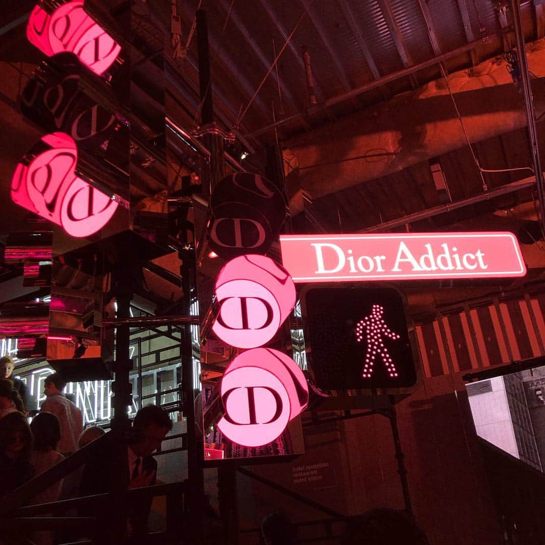 白雪さんのインスタグラム写真 - (白雪Instagram)「DIOR ADDICT CITY💋 Until April 7  ラメが入ってて可愛いよー♡  #ディオールステラーシャイン #dioraddict #bediorbepink #dior #makeup @diormakeup @dior @hotelkoetokyo」4月3日 12時08分 - baixue0929