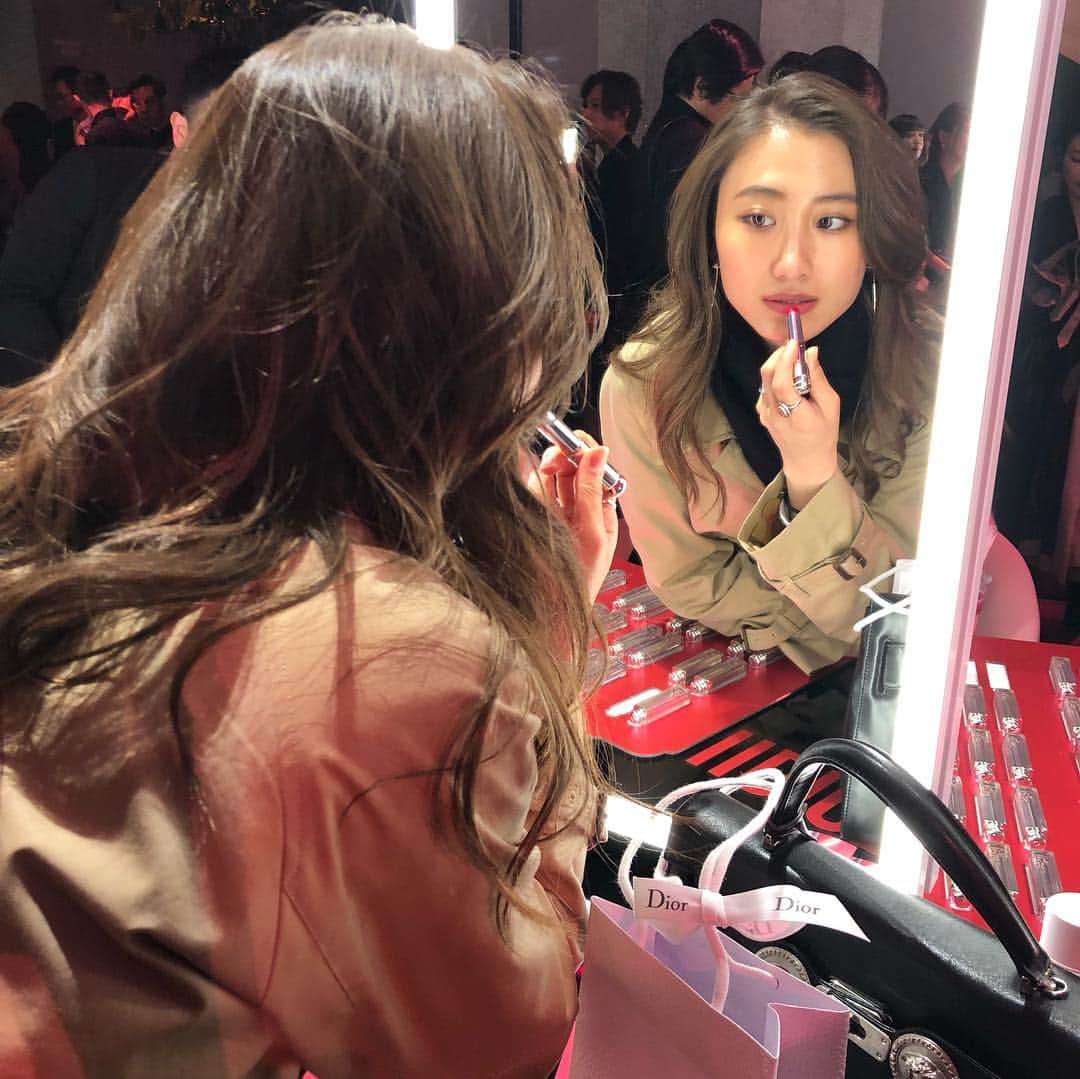 白雪のインスタグラム：「DIOR ADDICT CITY💋 Until April 7  ラメが入ってて可愛いよー♡  #ディオールステラーシャイン #dioraddict #bediorbepink #dior #makeup @diormakeup @dior @hotelkoetokyo」
