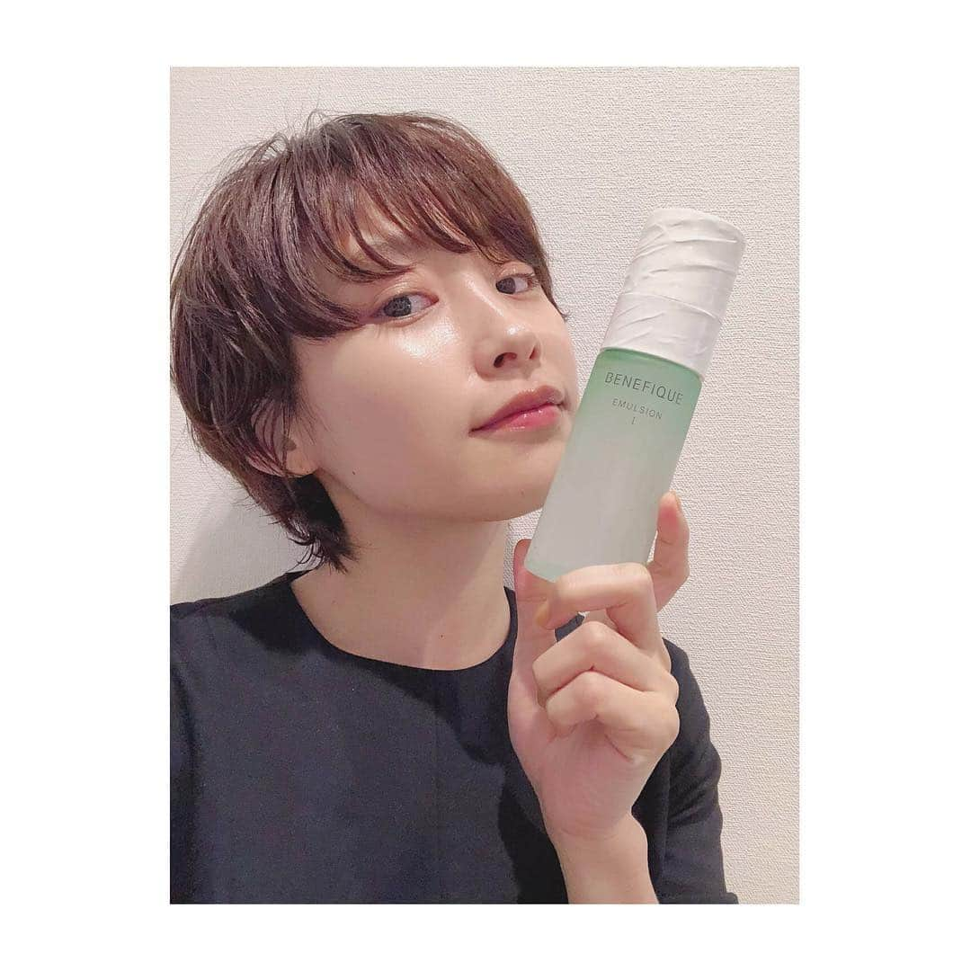 高橋愛さんのインスタグラム写真 - (高橋愛Instagram)「ㅤㅤㅤㅤㅤㅤㅤㅤㅤㅤㅤㅤㅤ ㅤㅤㅤㅤㅤㅤㅤㅤㅤㅤㅤㅤㅤ いま発売中のVOCE5月号で 掲載していただいている 資生堂さんのスキンケアライン ベネフィークの「ドゥース」♡ 透明の乳液って 本当に凄い！って思うし しかも、しーーっかり保湿もしてくれるから お気に入りです💗  VOCEのWEBサイトでは 動画も掲載していただいてるので そちらもチェックしてください！  #ベネフィーク #benefique #ドゥース #リセットタイム #透明乳液 #pr  #VOCE #vocest #VOCE5月号 #是非みてください！」4月3日 12時12分 - i_am_takahashi