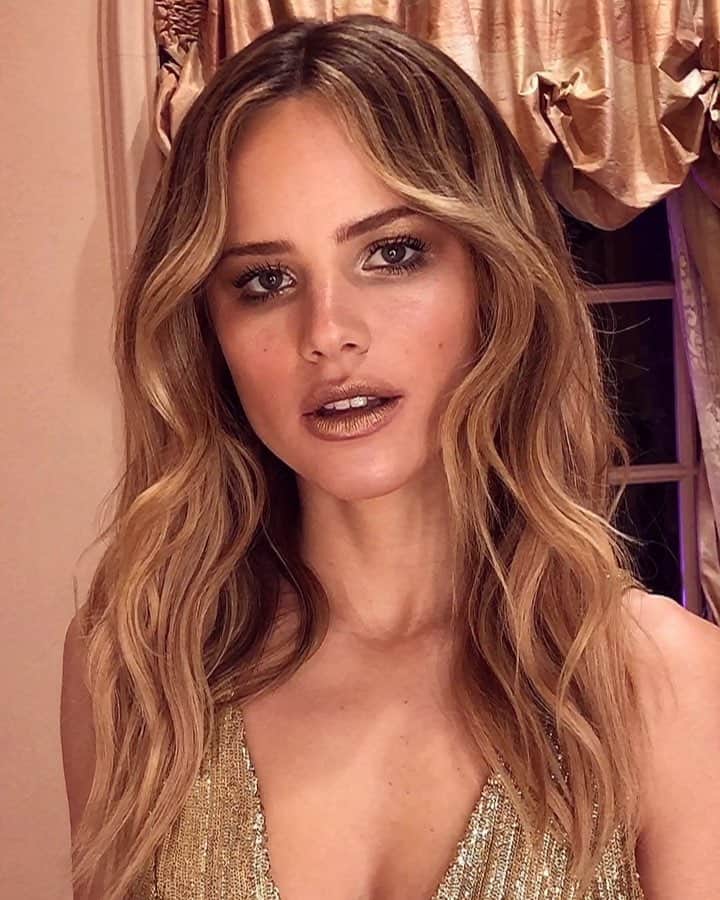 JO BAKERのインスタグラム：「H A L S T O N • S A G E 🇺🇸 Gilded Glam .... lux #goldongold feels for #halstonsage tonight for @rogervivier event in Bel Air.  Foot loose and fancy !! 💰 Style @jeanannwilliams  Hair @sunniebrook  Makeup by me #jobakermakeupartist using @kevynaucoin #goldendoodle #gold #goldenretriever #goldenhour #golden #goldengirls #goldenretrieverpuppy #gilded #24k」