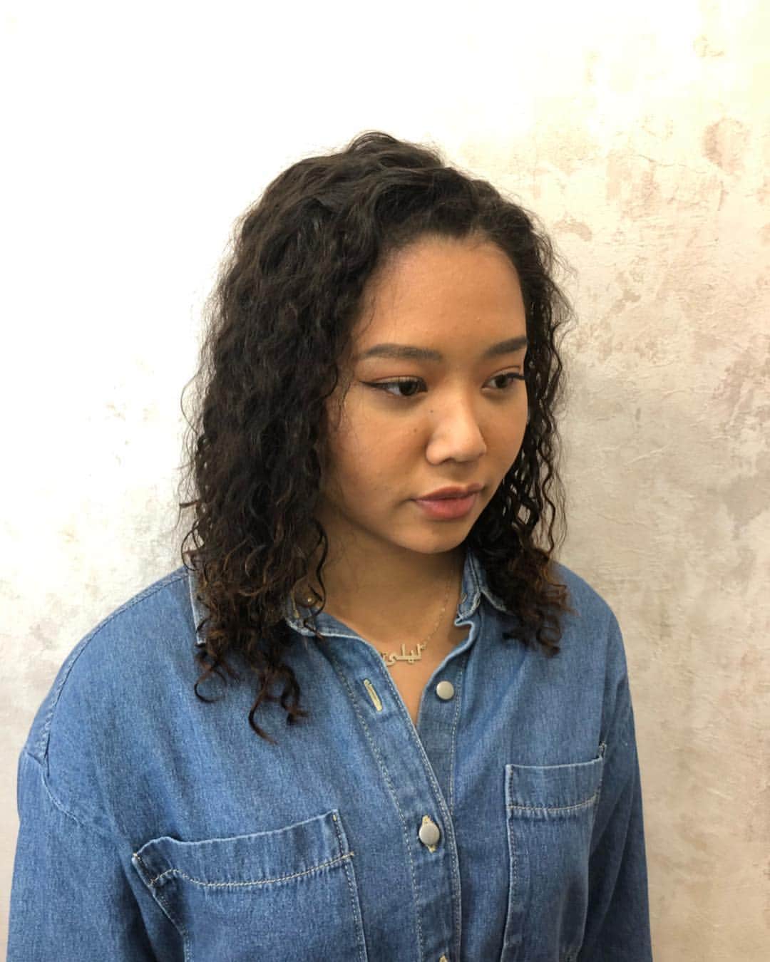 salon PRATiNO(サロンプラチノ)のインスタグラム：「. 💇🏽‍♀️💄💇🏽‍♀️💄💇🏽‍♀️. くるくるスパイラルパーマ. 💄💇🏽‍♀️💄💇🏽‍♀️💄. sexyさが更にUP🔥🔥 とてもsexyで可愛く変身できます❣️ . . 【CLAVIS PRATINO】 ◇月曜日～土曜日 11:00～20:00 ◇日曜日 11:00～18:00 ※時間外はお問い合わせください。 愛知県名古屋市中区錦3-4-19石垣ビル７Ｆ ☎︎052-962-7017 . . . #hairstyle #hair #cornrow #clavispratino #pratino #hairsalon #FIBREPLEX #nagoya #haircolor #love #特殊ヘア #ブラックヘア  #コーンロウ #ブレイズ  #派手髪 #ヘアカラー #外国人風カラー#バレイヤージュ#グラデーション  #美容室 #ヘアサロン#クラビスプラチノ  #名古屋 #栄 #錦」