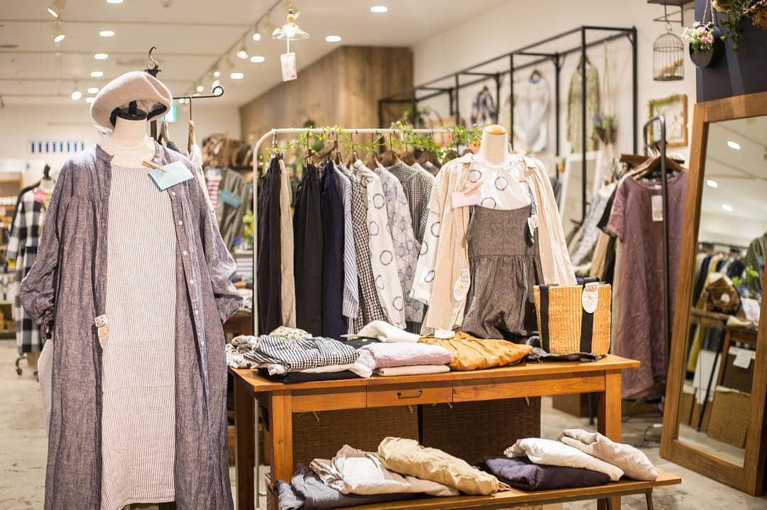 narafamily | ならファミリーさんのインスタグラム写真 - (narafamily | ならファミリーInstagram)「LEAF（3Ｆ）ならファミリー店 . 洋服売場がリニューアル！春物も多数入荷しています♪ また、新生活を彩る素敵な食器も揃っております。 この機会にぜひお立ち寄りくださいませ。 . #ならファミリー #奈良ファミリー #narafamily #narafa #ならファ  #fashion #ファッション #goods #リニューアル #春物 #多数入荷 #食器 #LEAF」4月3日 12時28分 - narafa.jp