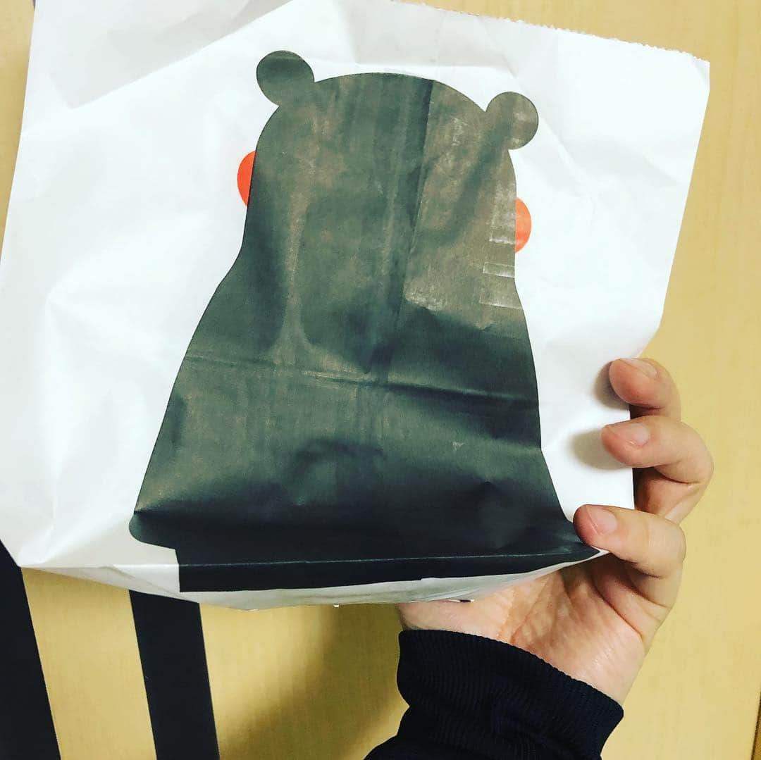 三上市朗さんのインスタグラム写真 - (三上市朗Instagram)「くまモン焼き！袋からして可愛いじゃないか！んで、中身も可愛い。ちょっと焼いたらいい感じに焼けた！ #くまモン」4月3日 23時23分 - captainichirock