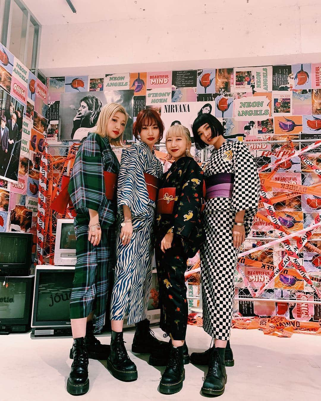 ドクターマーチンさんのインスタグラム写真 - (ドクターマーチンInstagram)「More Docs, more attitude. Tag your Docs family.」4月3日 23時16分 - drmartensofficial