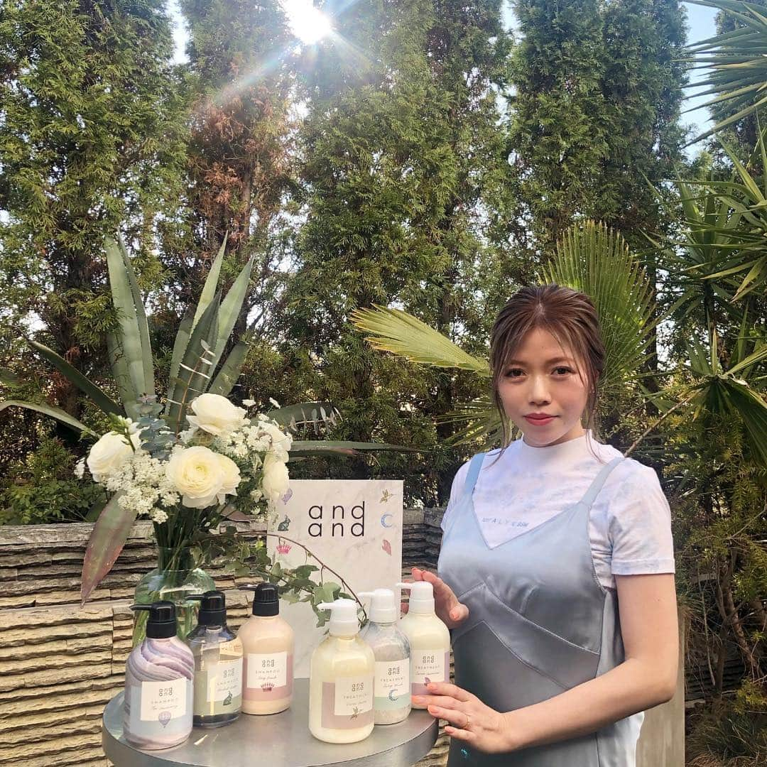 山脇道子さんのインスタグラム写真 - (山脇道子Instagram)「今日は花王から発売されるシャンプー&コンディショナーの新ラインandand発表会でトークセッションをしました👶🏻 シャンプーとコンディショナーの香りをコーディネートするというコンセプトなので、それぞれの香りやネーミングからイメージを膨らませた洋服のコーディネートも提案させて頂きました🌸  #andand #アンドアンド #コーデするシャントリ #9stories #シャンプー #トリートメント」4月3日 23時17分 - michikoooo