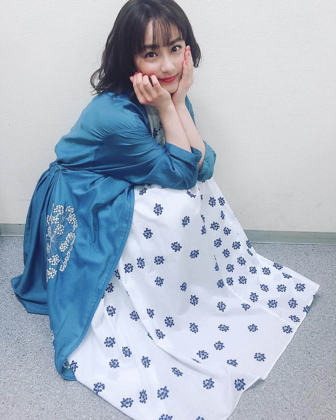 川上舞乃のインスタグラム：「もしもツアーズは青チームでした〜🌸 #平祐奈 #もしもツアーズ  #衣装 ガウン、ワンピース @stastnysu イヤリング @ungrain_____」