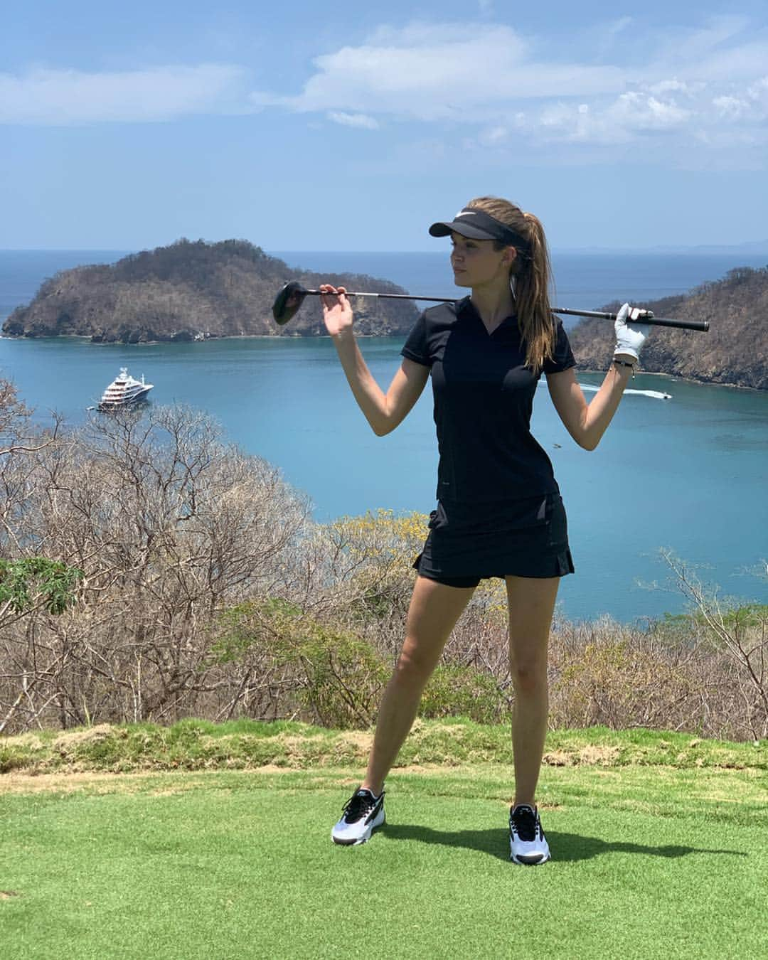 ジョセフィン・スクリヴァーさんのインスタグラム写真 - (ジョセフィン・スクリヴァーInstagram)「Tried golf for the first time and think I found my new hobby 😍🏌🏻‍♀️⛳️ would love any tips on how to get better?!」4月3日 21時51分 - josephineskriver