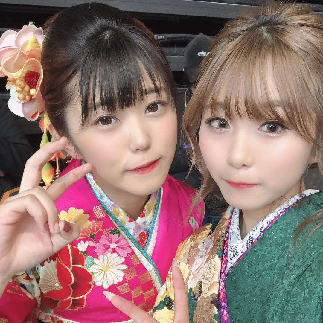 れいたぴさんのインスタグラム写真 - (れいたぴInstagram)「♡ . １つ目のステージは振袖TEENSメンバーのみんなと 大きなステージに、、、😭 . 光飛びで輝きまくってるけど。。。笑 . 原宿、金沢、って回ってきてこんなに大きなショーに 出れたこと本当に嬉しいです！！ 握手会もありがとう❤︎ . また次もどこか回るのかなぁ。。。 . . . #振袖teens #ジョイフル恵利」4月3日 21時52分 - _reistagram._