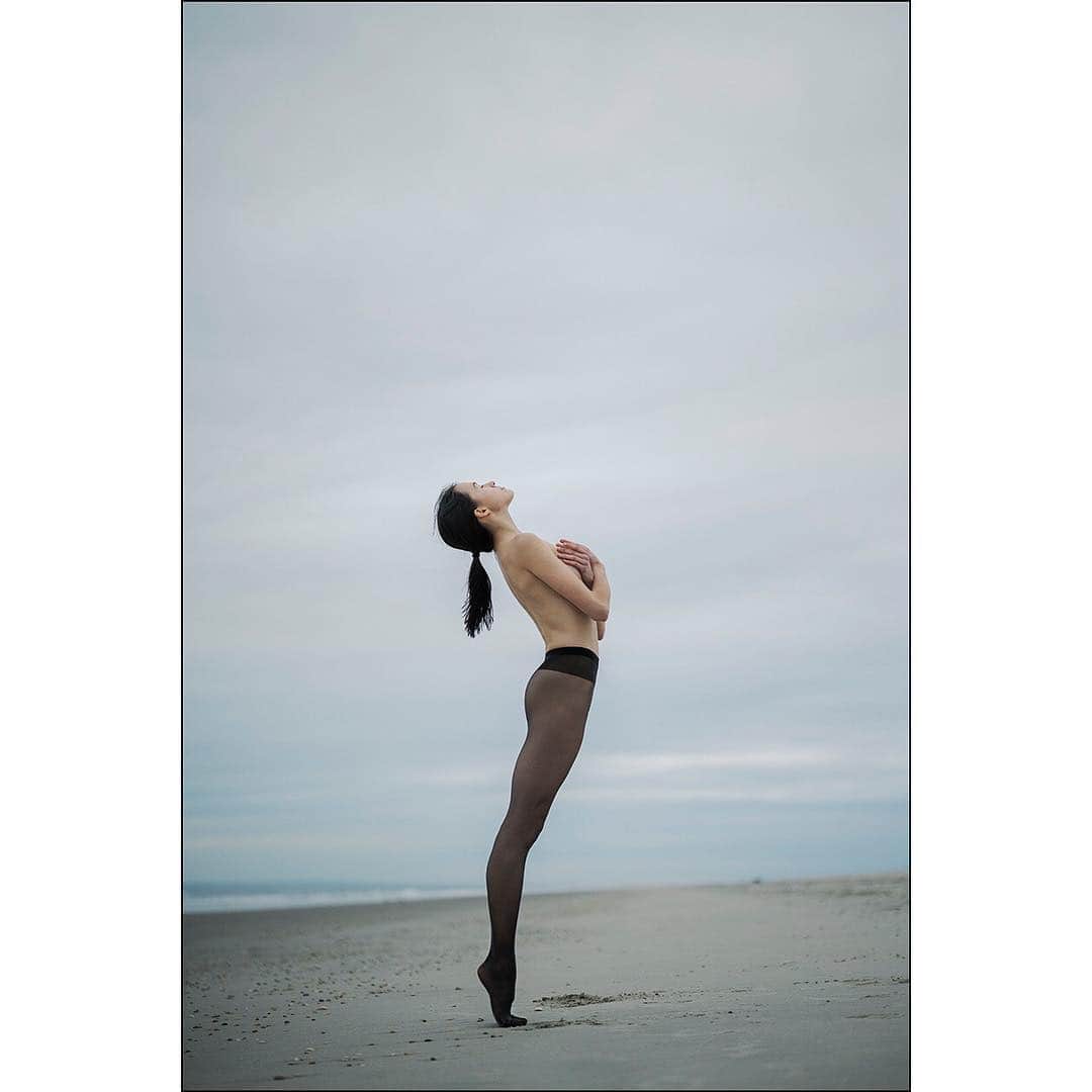 ballerina projectさんのインスタグラム写真 - (ballerina projectInstagram)「Remy Young. #ballerina - @remyyounggg #forttildenbeach #forttilden #queens #newyorkcity #ballerinaproject #ballerinaproject_ #ballet #dance #beach #hosiery #remyyoung  The Ballerina Project book is now available for pre-order. Go to @ballerinaprojectbook for pre-order link and info. #ballerinaprojectbook Large format limited edition prints available for purchase at the link in our profile.」4月3日 21時54分 - ballerinaproject_