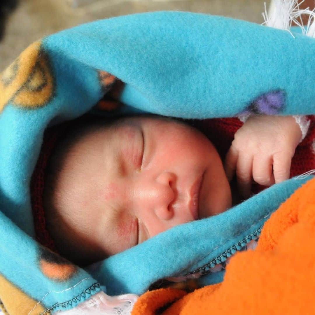 unicefさんのインスタグラム写真 - (unicefInstagram)「1 in 4 health care facilities in the world lack basic water services. It’s unacceptable that a mother must give birth without soap, water or toilets. We’re calling for urgent action. Lives are at risk. @WHO #EveryChildALIVE © UNICEF/UNI139096/Chute」4月3日 21時55分 - unicef