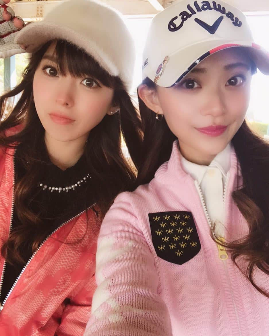 西村麻依のインスタグラム：「. ゆうちゃんとゴルフ⛳️🍃✨ . 風が強くて寒かったけど、 日差しは暖かくて気持ち良かった💕 . 早く夏になぁれ😊☀️ . #カントリークラブグリーンバレイ #山梨県 #ゴルフ #ラウンド #ゴルフ女子 #ゴルフコーデ #ゴルフウェア #キャロウェイ #キャロウェイ好き #golf #callaway」