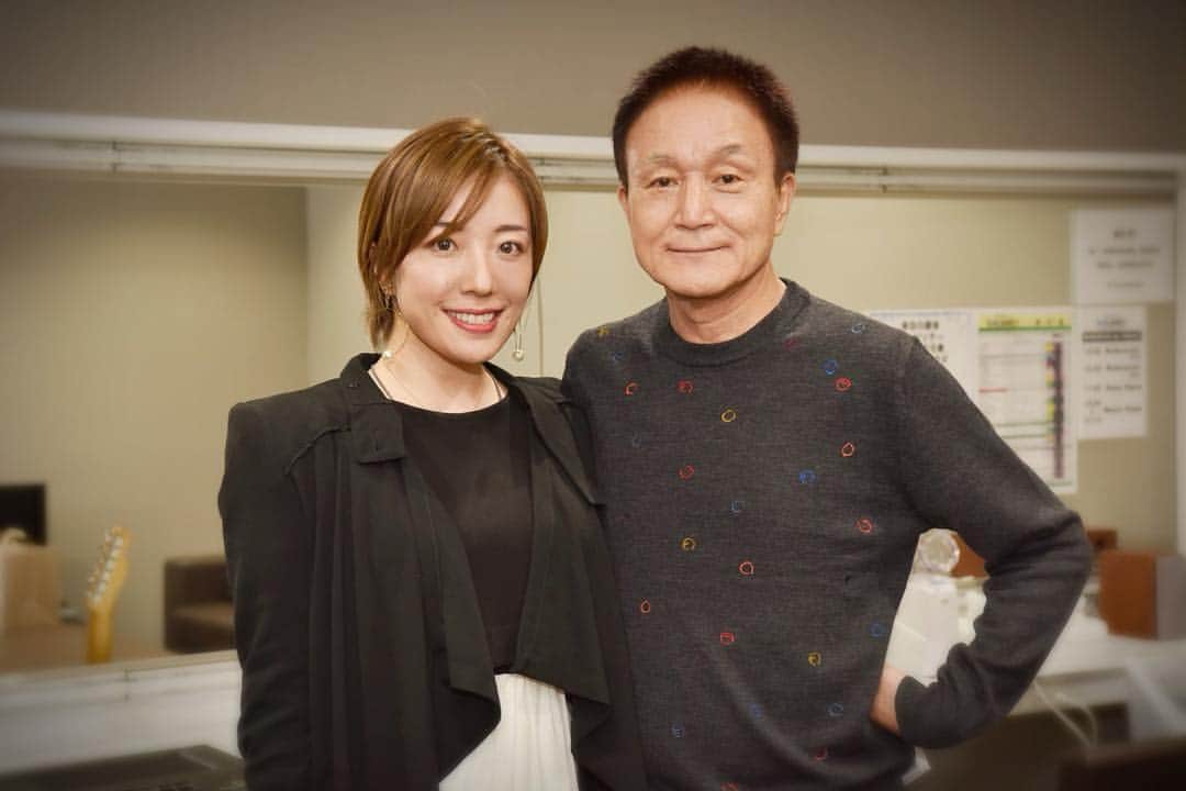 のインスタグラム：「. . ‪突然の小田さん。‬ ‪去年のコンサートにて。‬ ‪素晴らしかったな。‬ ‪多分全曲全力泣いてた。‬ ‪明日は夜、ユーミンのコンサート！‬ ‪#平原綾香 #ayakahirahara ‬ ‪#小田さんは突然に‬ ‪#小田和正 #ユーミン‬」