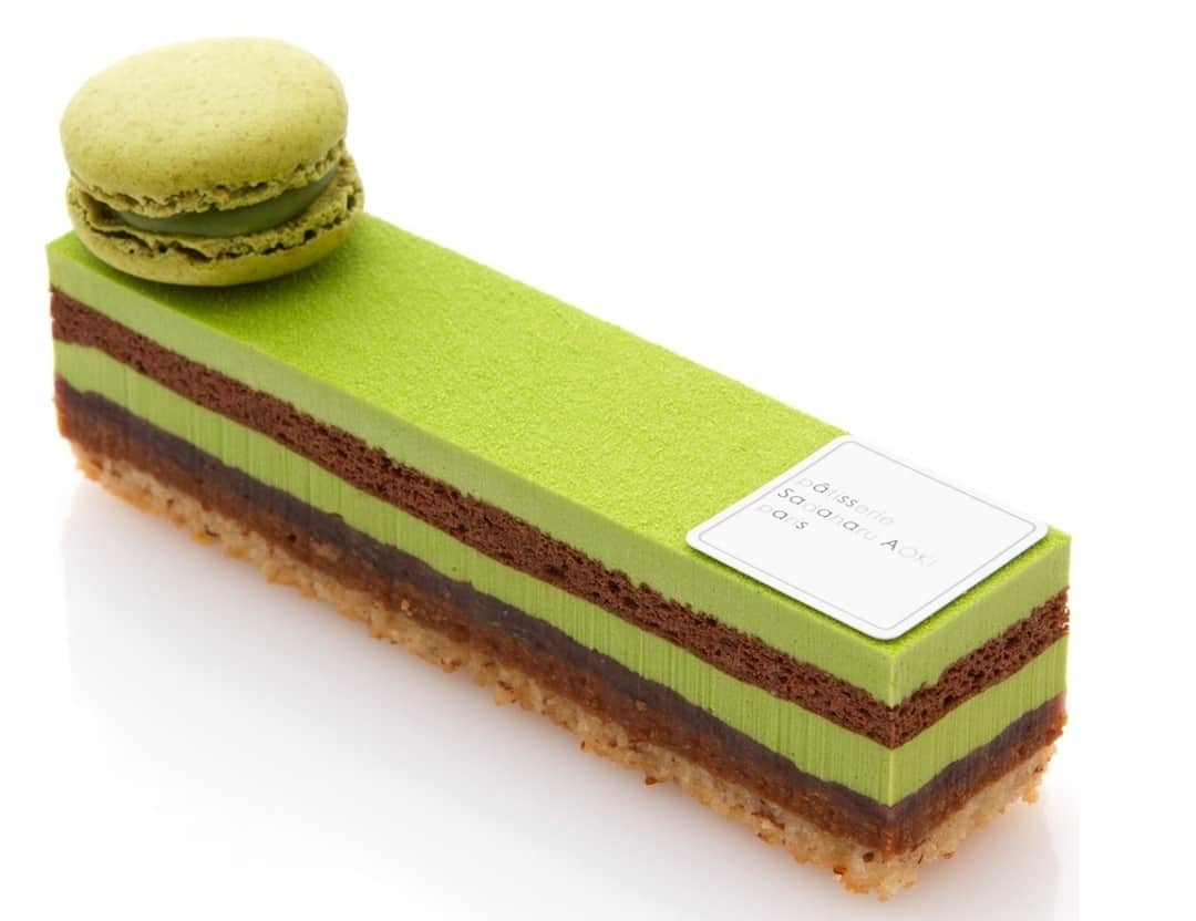 pâtisserie Sadaharu AOKI parisさんのインスタグラム写真 - (pâtisserie Sadaharu AOKI parisInstagram)「和と洋のコラボレーション . 和素材を巧みに取り入れるアオキならではの、「和」を存分に楽しめるケーキ「マッチャ アズキ」。 上品に香る愛知県西尾産の抹茶の風味が活きたクリームと、自家製餡を重ねました。 . サクッと濃厚なフィヨンティーヌプラリネが食感を楽しく彩ります。 . 【販売店舗】サダハルアオキ全店舗 . 【販売期間】販売中　～　５月末まで（予定） . #sadaharuaoki #サダハルアオキ #patisseriesadaharuaoki #パティスリーサダハルアオキパリ #デザート#デザート部 #instasweets #スイーツ  #インスタスイーツ#スイーツ部  #スイーツ巡り #スイーツテロ  #インスタ映えスイーツ#大人スイーツ #ティータイム #コーヒーのお供#手土産 #差し入れ#フォトジェニックスイーツ #マッチャアズキ#抹茶#あんこ #抹茶スイーツ #抹茶好き #和スイーツ #抹茶好きにはたまらない#抹茶大好き #パティシエカメラ部#春スイーツ #スイーツ好きな人と繋がりたい」4月3日 22時00分 - sadaharuaoki_official