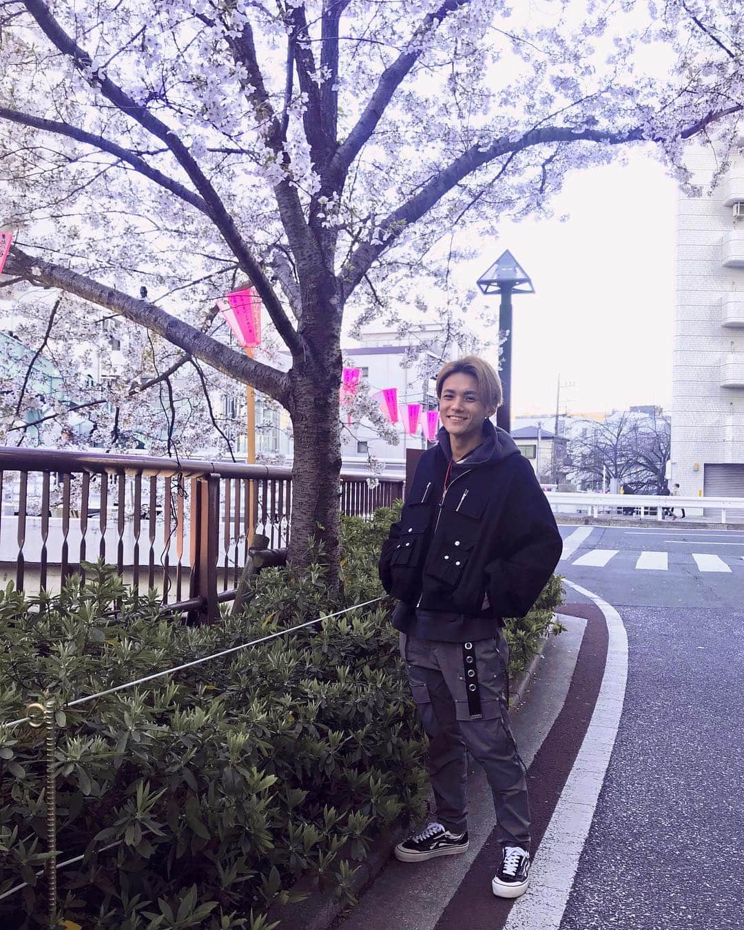 KSUKEさんのインスタグラム写真 - (KSUKEInstagram)「春感じてる、けど寒い。🍀🥶🌸 #CherryBlossom」4月3日 22時03分 - ksuke_jpn