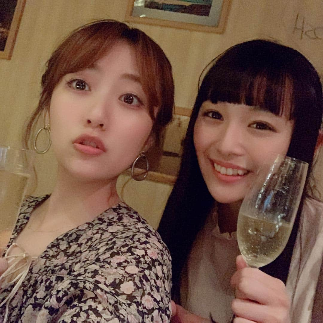 高橋みなみさんのインスタグラム写真 - (高橋みなみInstagram)「今日4月3日は ななの２０歳の誕生日🎂✨ あんなにメンバーがいる中でずっと私を好きでいてくれている 愛すべき妹😊 初めて2人でご飯に行った時は なながすごく恥ずかしがって中々目を合わせてくれなくて、緊張が移って私も緊張したんだけど笑  しっかり者でお話も上手 たまにでるSな感じがたまらなく愛おしい🤣 大切な友人の1人です。 ２０歳になって ますます可愛く美人になっていくんだろうなぁ☺️ 大切な日に一緒に過ごせて嬉しかった✨ 今年もななにとって素晴らしい年になりますように！ またご飯行こうねー😘✨ #happybirthday  #２０歳 #cute #happy #love」4月3日 22時16分 - taka37_chan