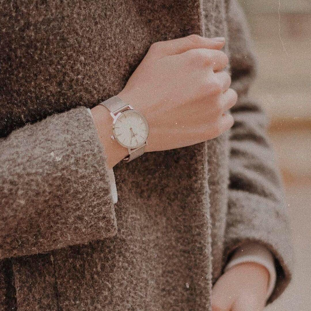 Henry London Official page of Britishさんのインスタグラム写真 - (Henry London Official page of BritishInstagram)「A silver classic for any occasion as worn by @caroline.lena. Swipe for a closer look! . . . #henrylondon #henrywatches #womenswatches #menswatches #womensfashion #london #britishdesign #britishbrand #vintage #heritage #regency #classicwatch  #summerstyle #essentials #musthave #watchlover #ootd #springsummer #meshwatch #silverwatch #meshstrap #whitedial #regency #silveraccessories」4月3日 22時17分 - henrywatches