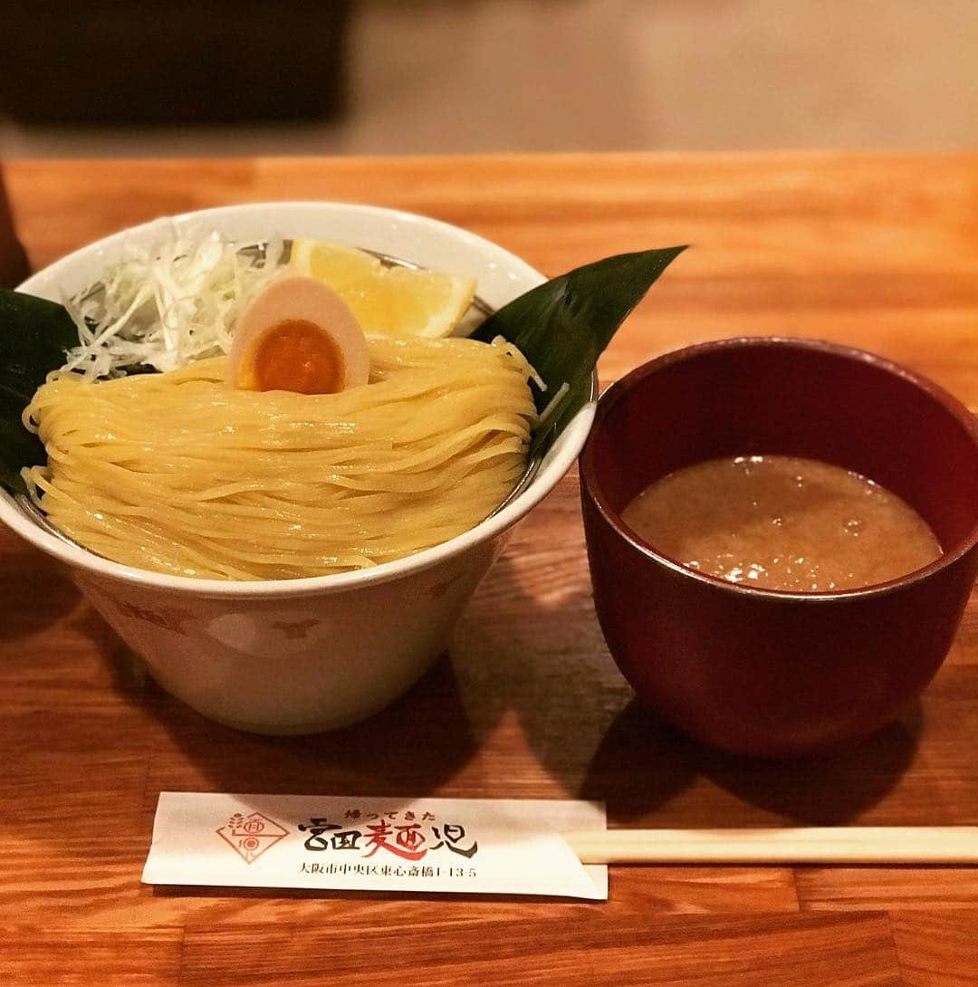 宮田麺児さんのインスタグラム写真 - (宮田麺児Instagram)「T2G ゴールドが大好評！！ 麺形状 四角 切歯#18  T2G ゴールドの名にふさわしく 小麦粉は日本製粉  最高級一等粉 「宝寿」オンリー その「宝寿」に卵をたっぷりと入れて黄金ツルプリモチを表現。  #宮田麺児#ゴールド#黄金#黄金色#T2G #T2Gゴールド#つけ麺#麺」4月3日 22時30分 - miyatamenji